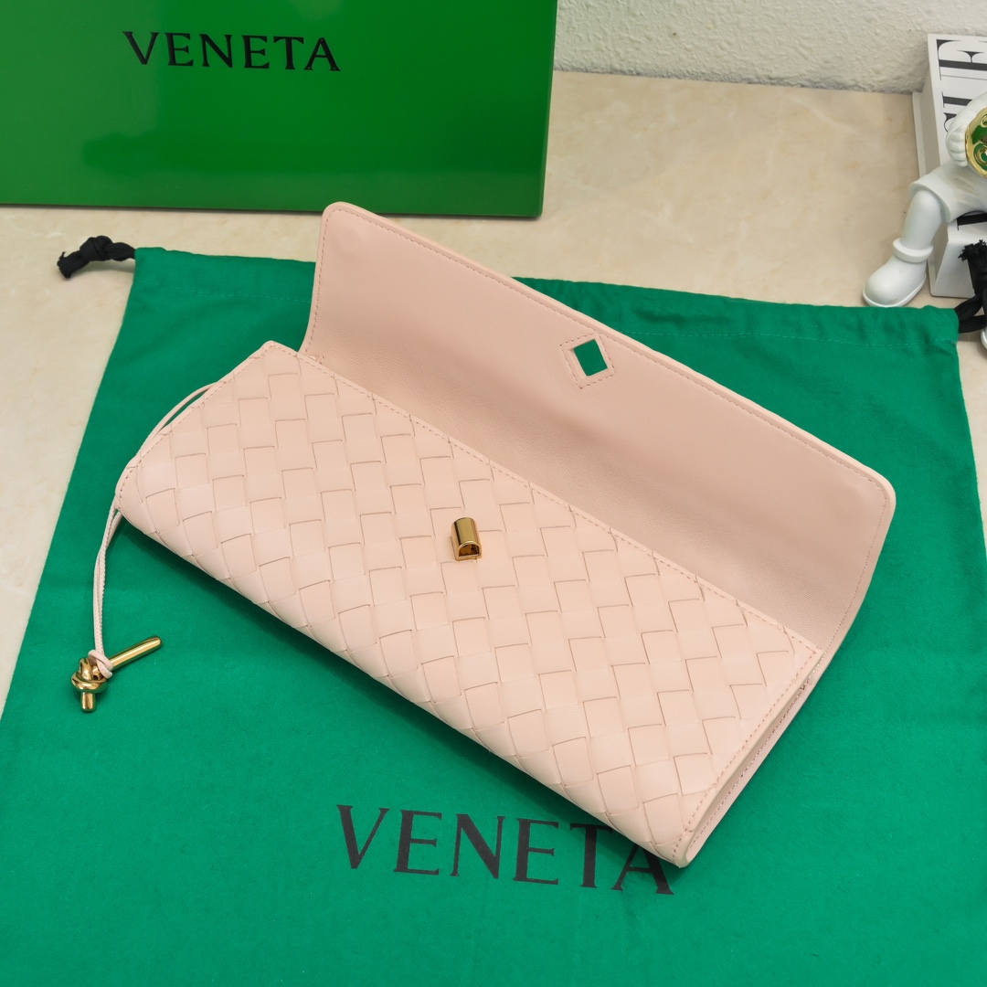 Bottega Veneta Clutch Bags